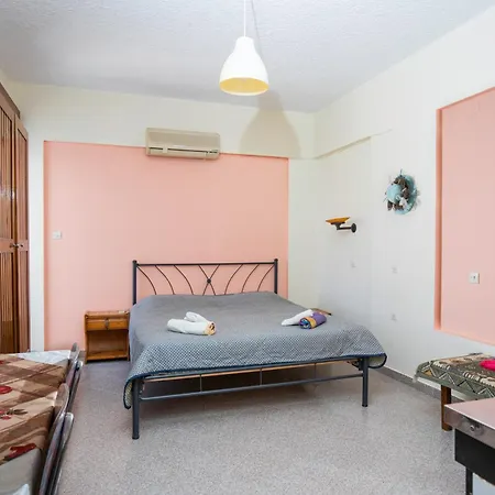 Cozy With Private Parking Apartment